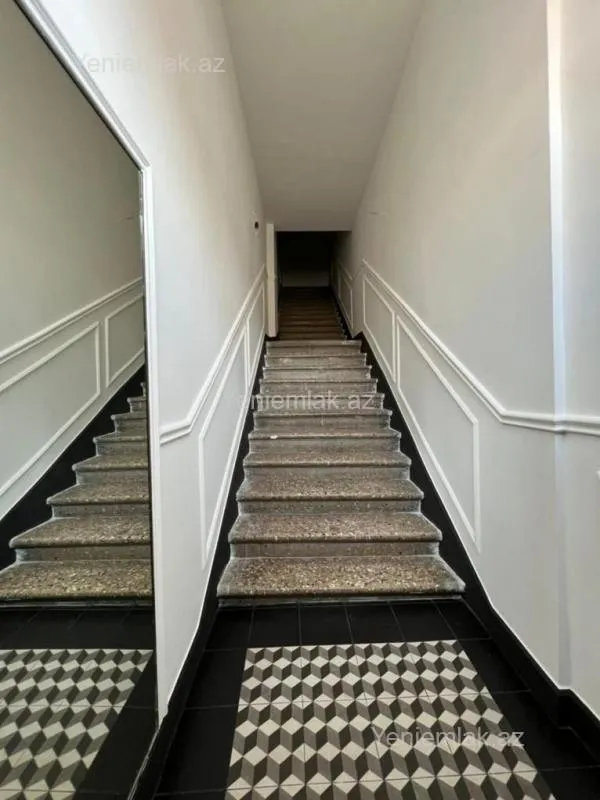 Satılır 4 otaqlı köhnə tikili 150 m²