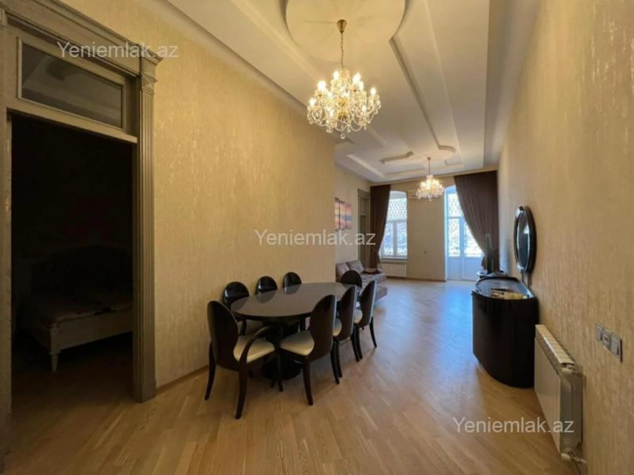 Satılır 4 otaqlı köhnə tikili 150 m²