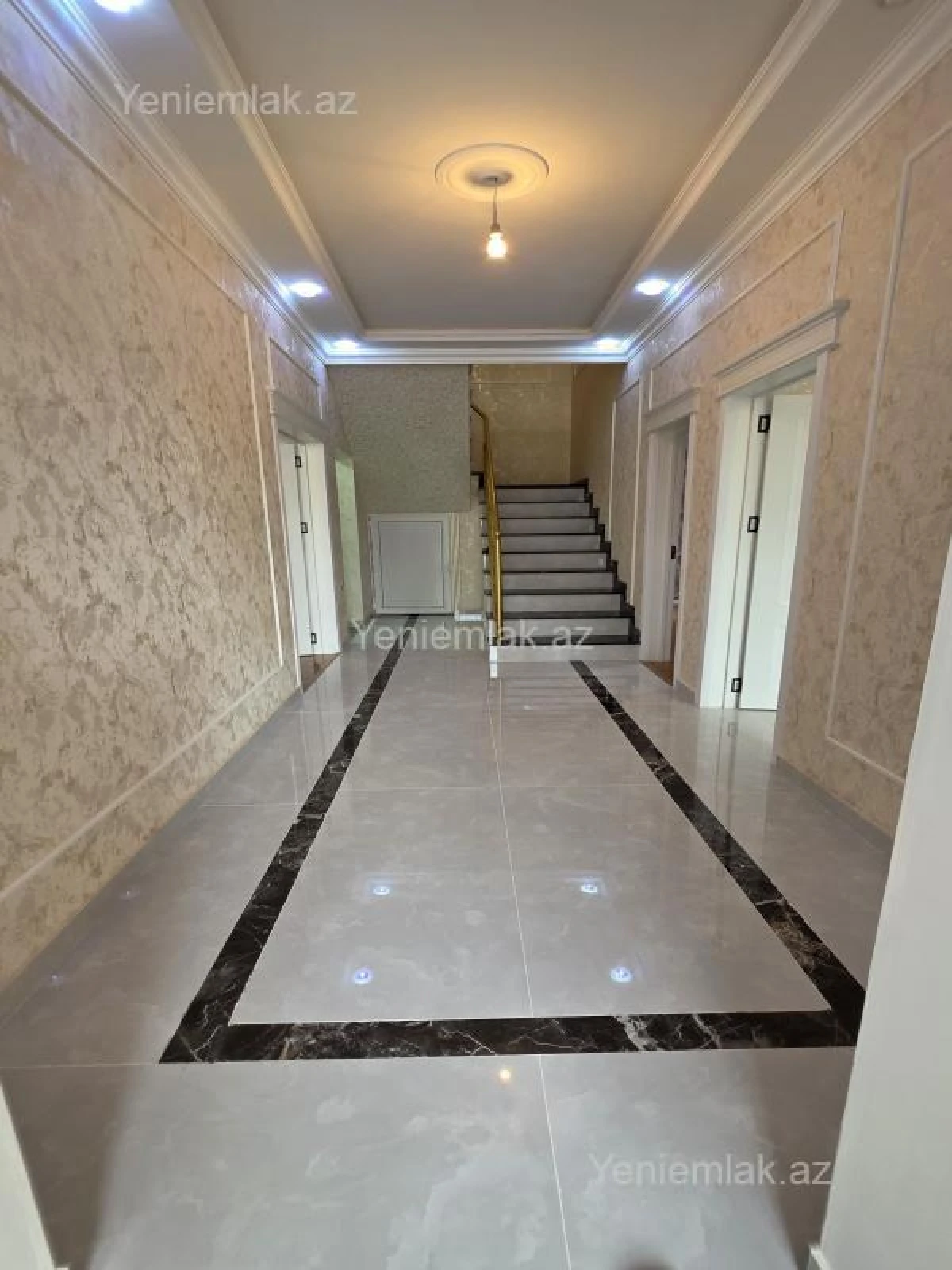 Satılır 6 otaqlı həyət evi 230 m²