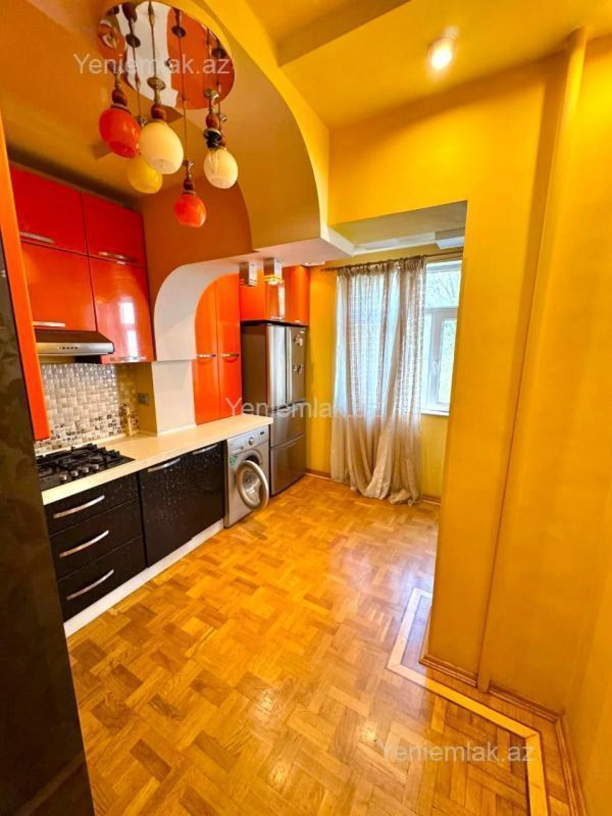 Satılır 4 otaqlı köhnə tikili 110 m²