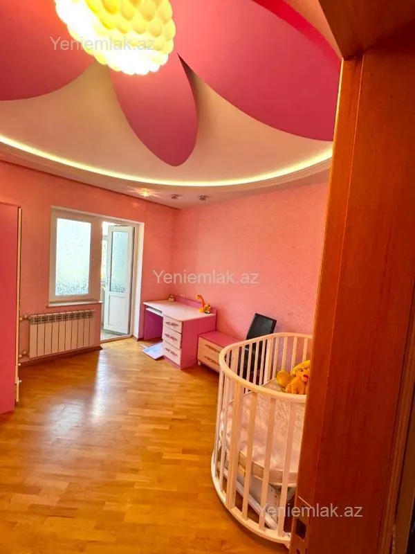 Satılır 4 otaqlı köhnə tikili 110 m²