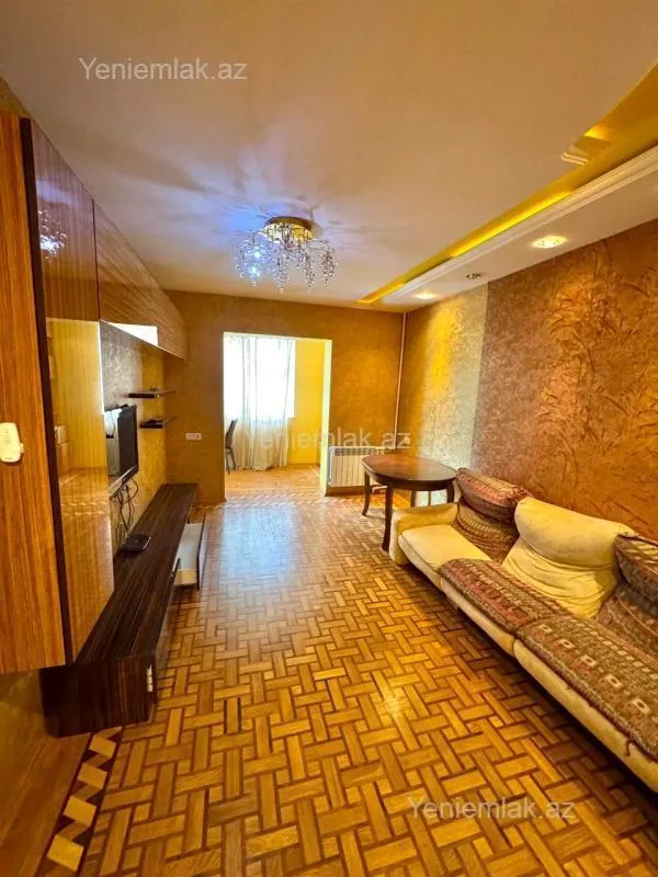 Satılır 4 otaqlı köhnə tikili 110 m²