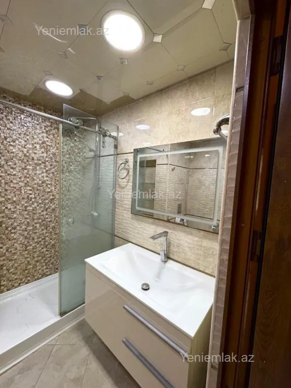 Satılır 4 otaqlı köhnə tikili 110 m²