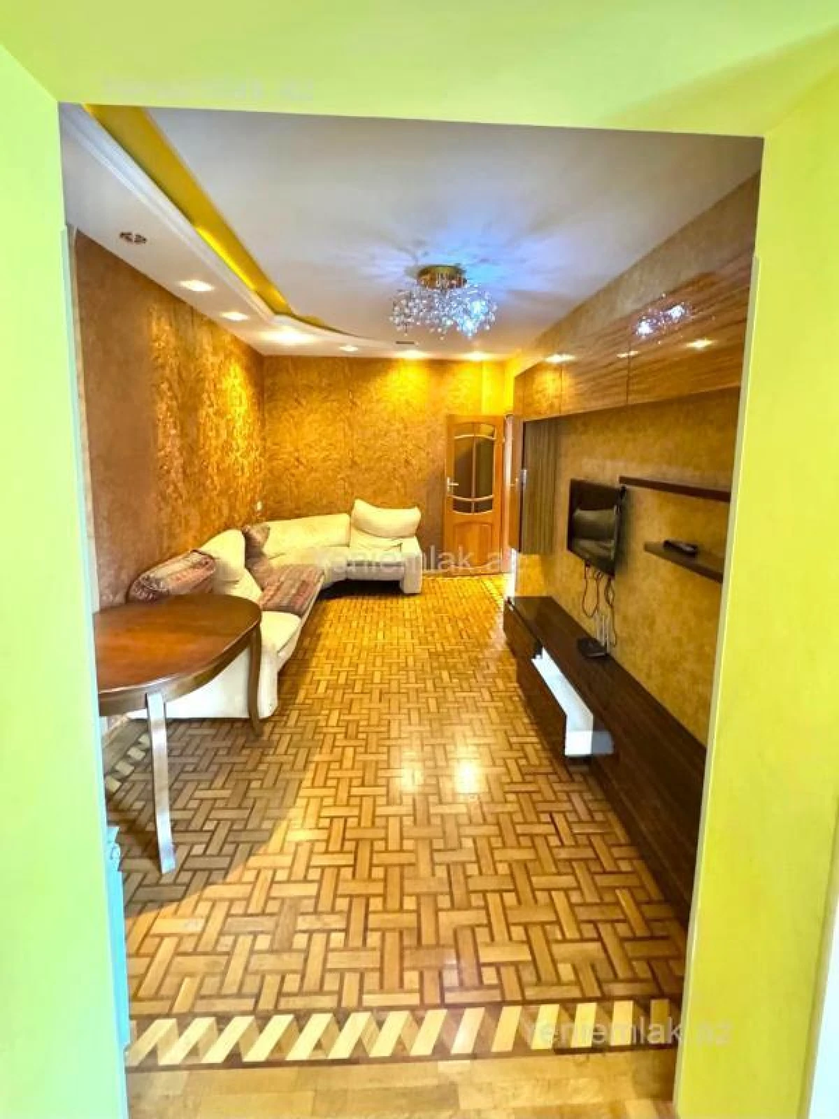 Satılır 4 otaqlı köhnə tikili 110 m²