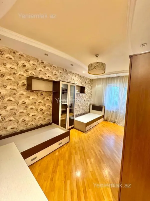 Satılır 4 otaqlı köhnə tikili 110 m²