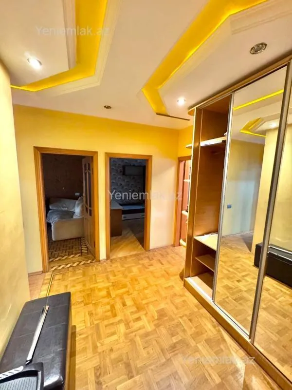 Satılır 4 otaqlı köhnə tikili 110 m²