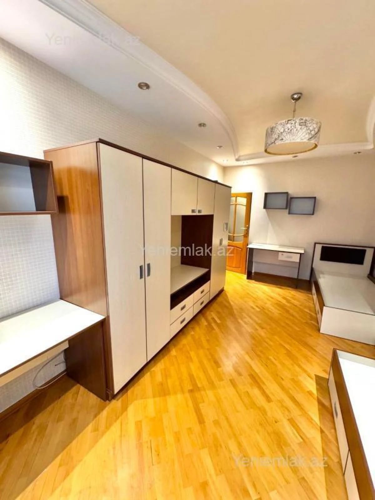 Satılır 4 otaqlı köhnə tikili 110 m²