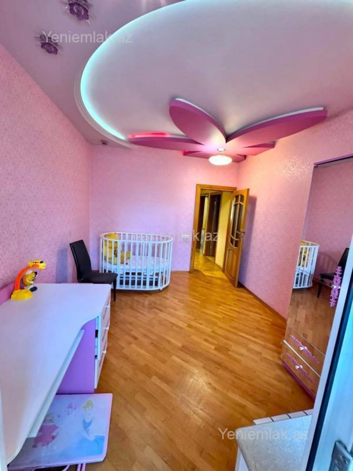 Satılır 4 otaqlı köhnə tikili 110 m²