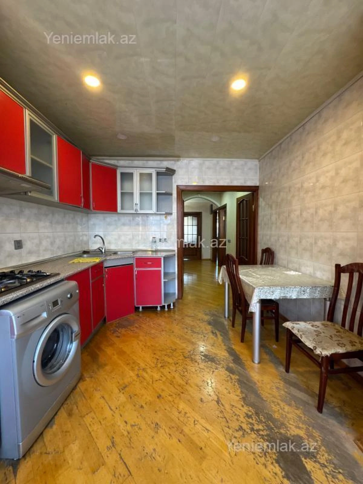 Satılır 3 otaqlı köhnə tikili 90 m²
