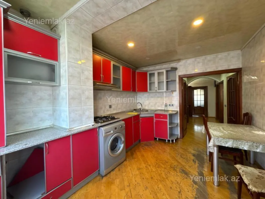 Satılır 3 otaqlı köhnə tikili 90 m²