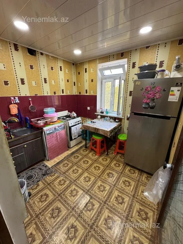 Satılır 4 otaqlı köhnə tikili 90 m²