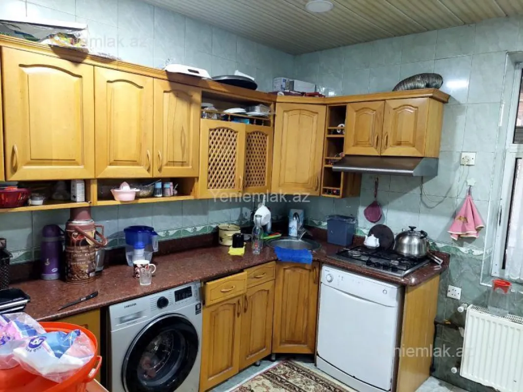 Satılır 5 otaqlı həyət evi 340 m²