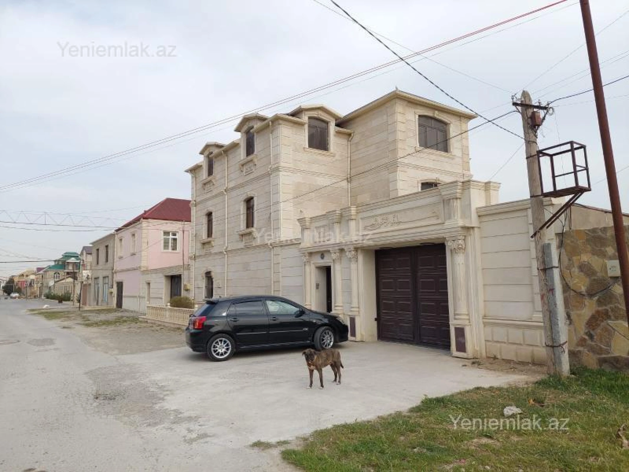 Satılır 5 otaqlı həyət evi 340 m²