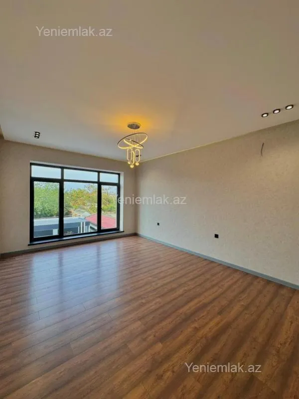 Satılır 5 otaqlı həyət evi 200 m²
