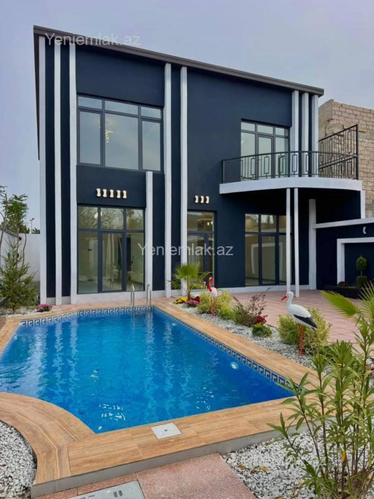 Satılır 5 otaqlı həyət evi 200 m²