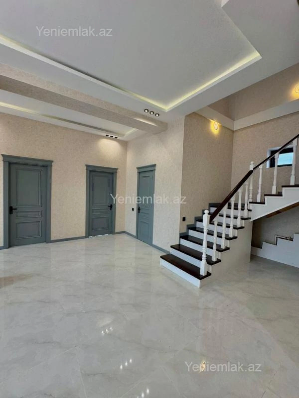Satılır 5 otaqlı həyət evi 200 m²