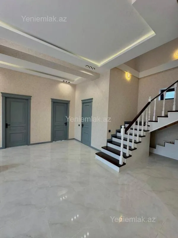 Satılır 5 otaqlı həyət evi 200 m²