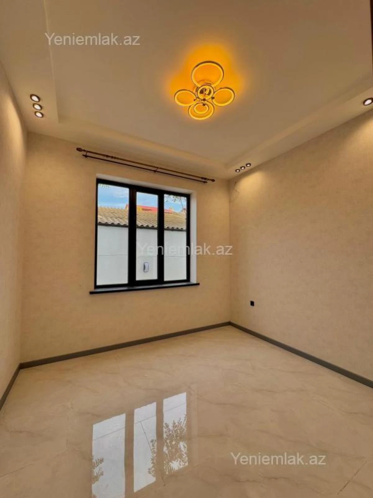 Satılır 5 otaqlı həyət evi 200 m²