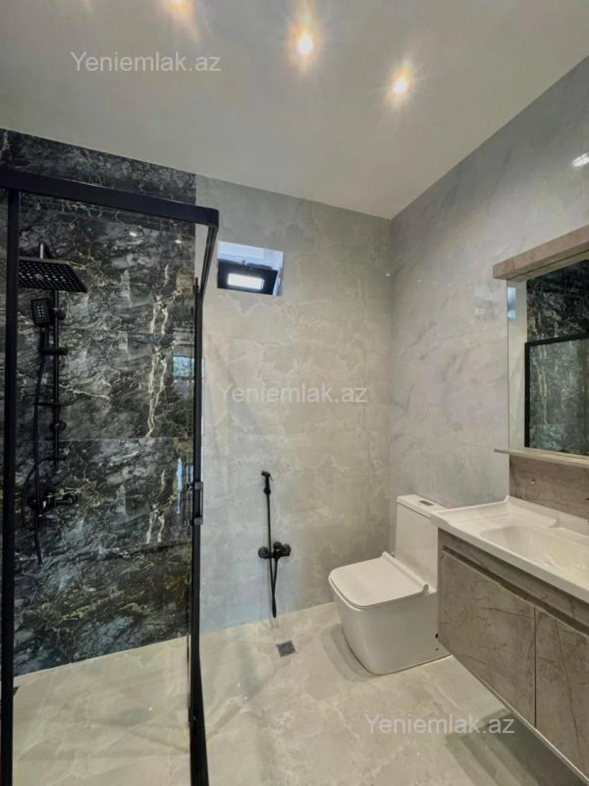 Satılır 5 otaqlı həyət evi 200 m²