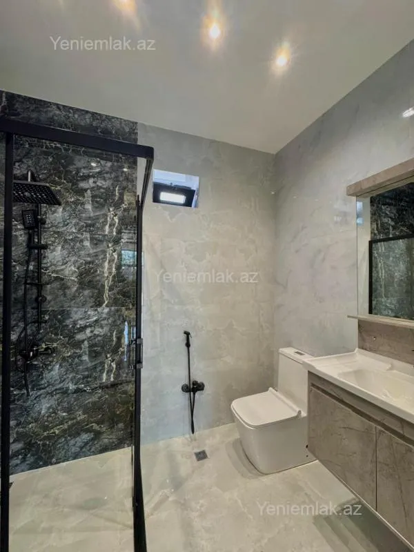 Satılır 5 otaqlı həyət evi 200 m²