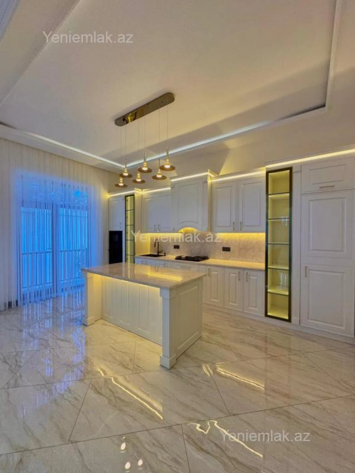 Satılır 6 otaqlı həyət evi 675 m²