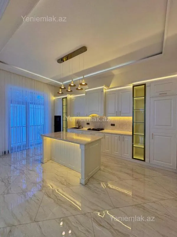 Satılır 6 otaqlı həyət evi 675 m²