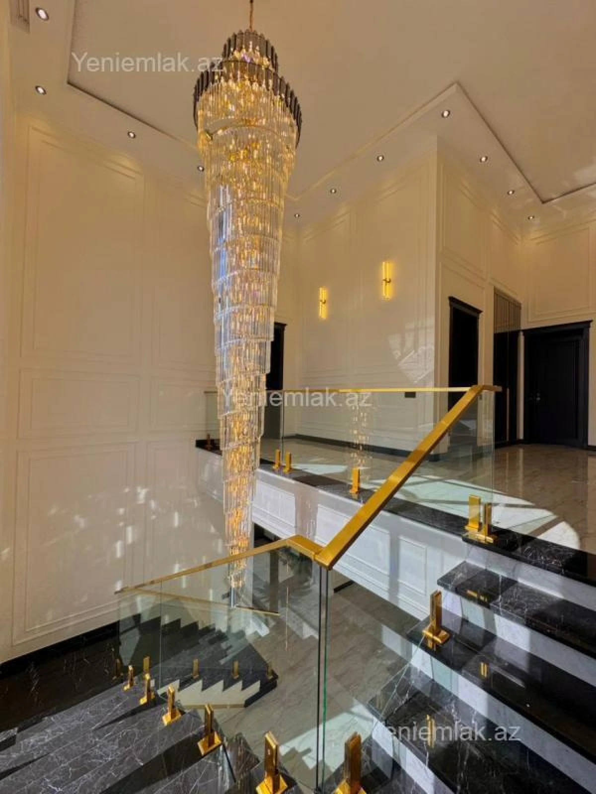 Satılır 6 otaqlı həyət evi 675 m²