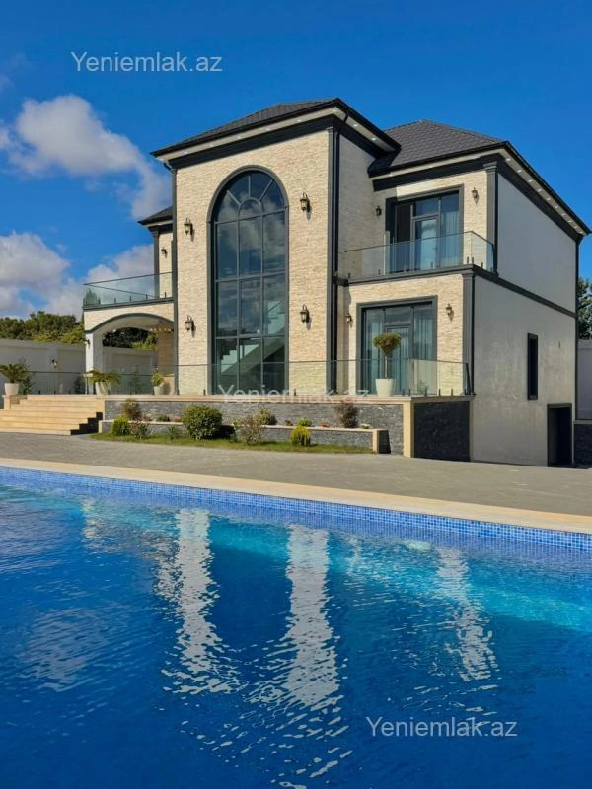 Satılır 6 otaqlı həyət evi 675 m²