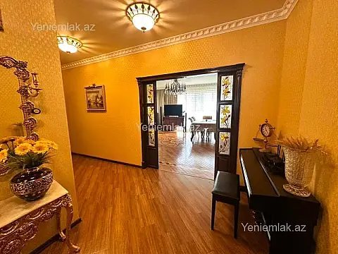 Satılır 3 otaqlı yeni tikili 135 m²