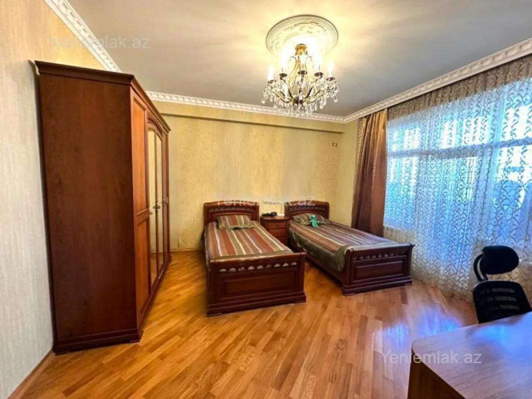 Satılır 3 otaqlı yeni tikili 135 m²