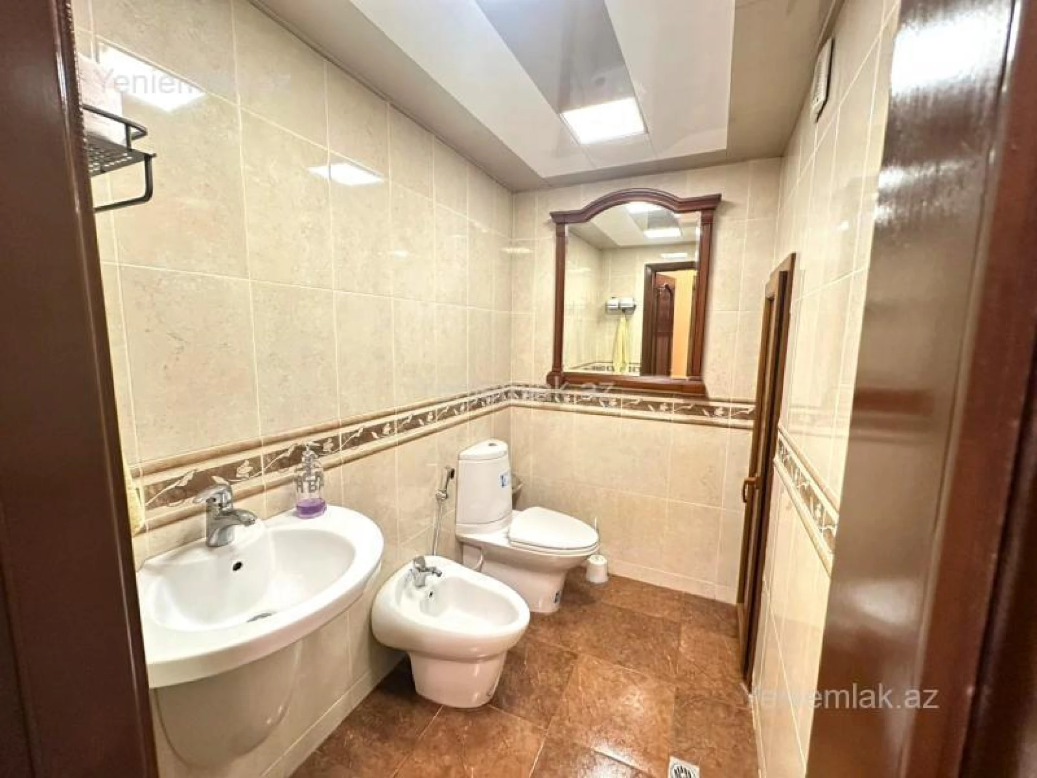 Satılır 3 otaqlı yeni tikili 135 m²