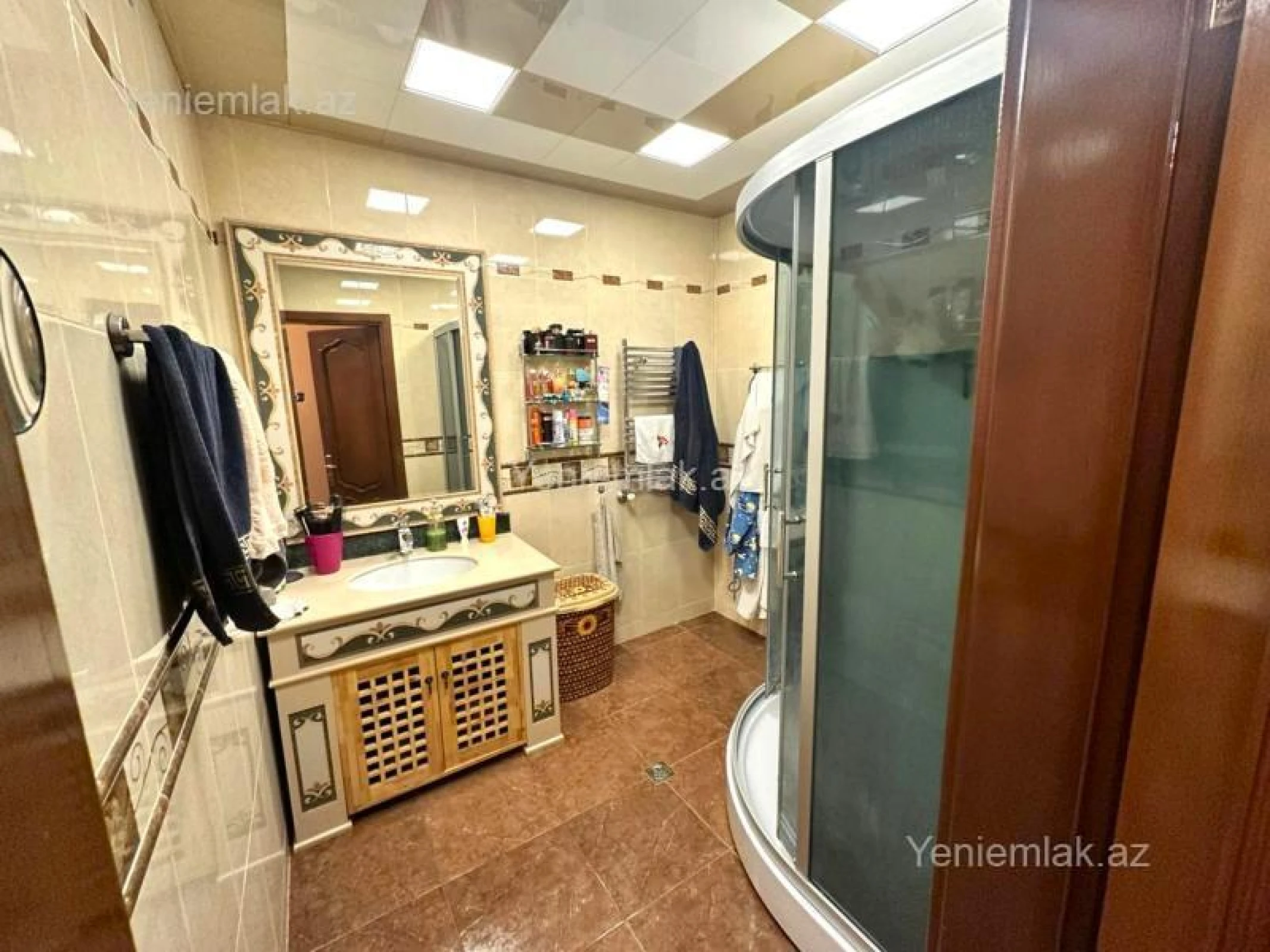 Satılır 3 otaqlı yeni tikili 135 m²