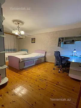 Satılır 4 otaqlı köhnə tikili 100 m²