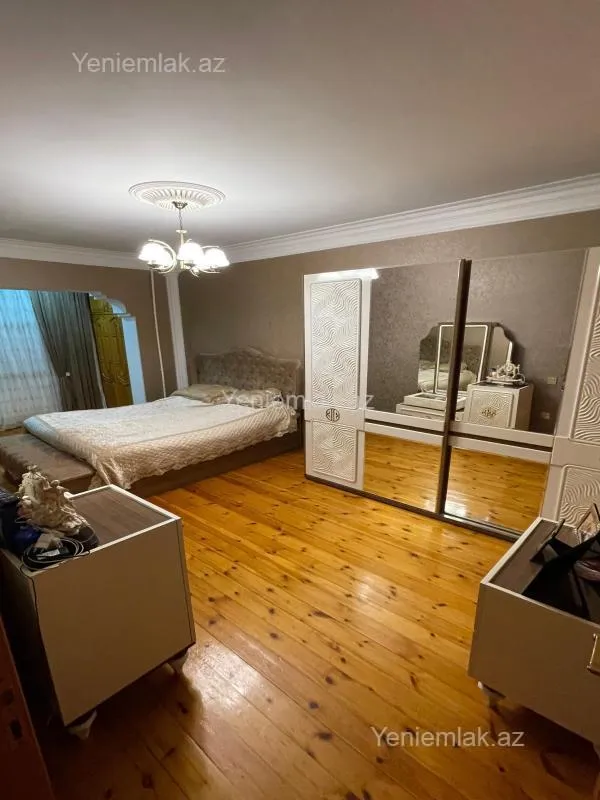 Satılır 4 otaqlı köhnə tikili 100 m²