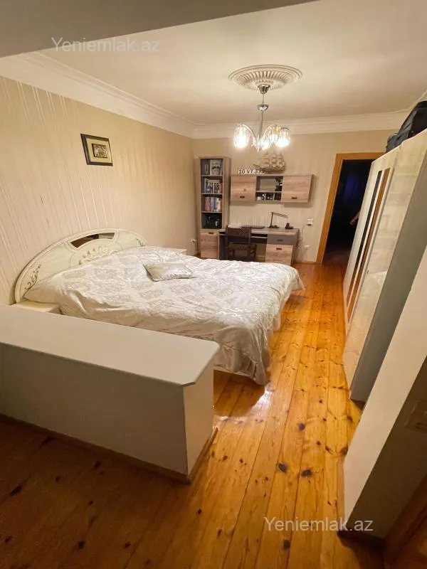 Satılır 4 otaqlı köhnə tikili 100 m²