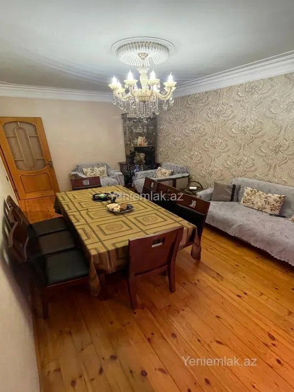 Satılır 4 otaqlı köhnə tikili 100 m²