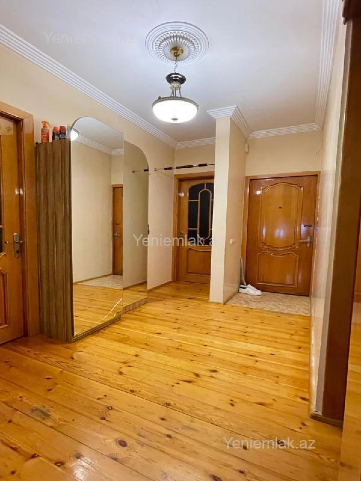 Satılır 4 otaqlı köhnə tikili 100 m²