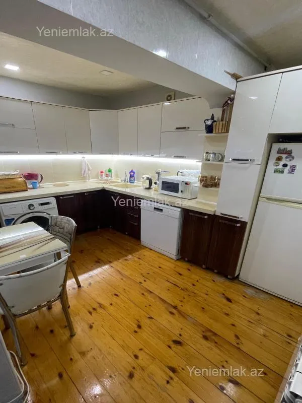 Satılır 4 otaqlı köhnə tikili 100 m²