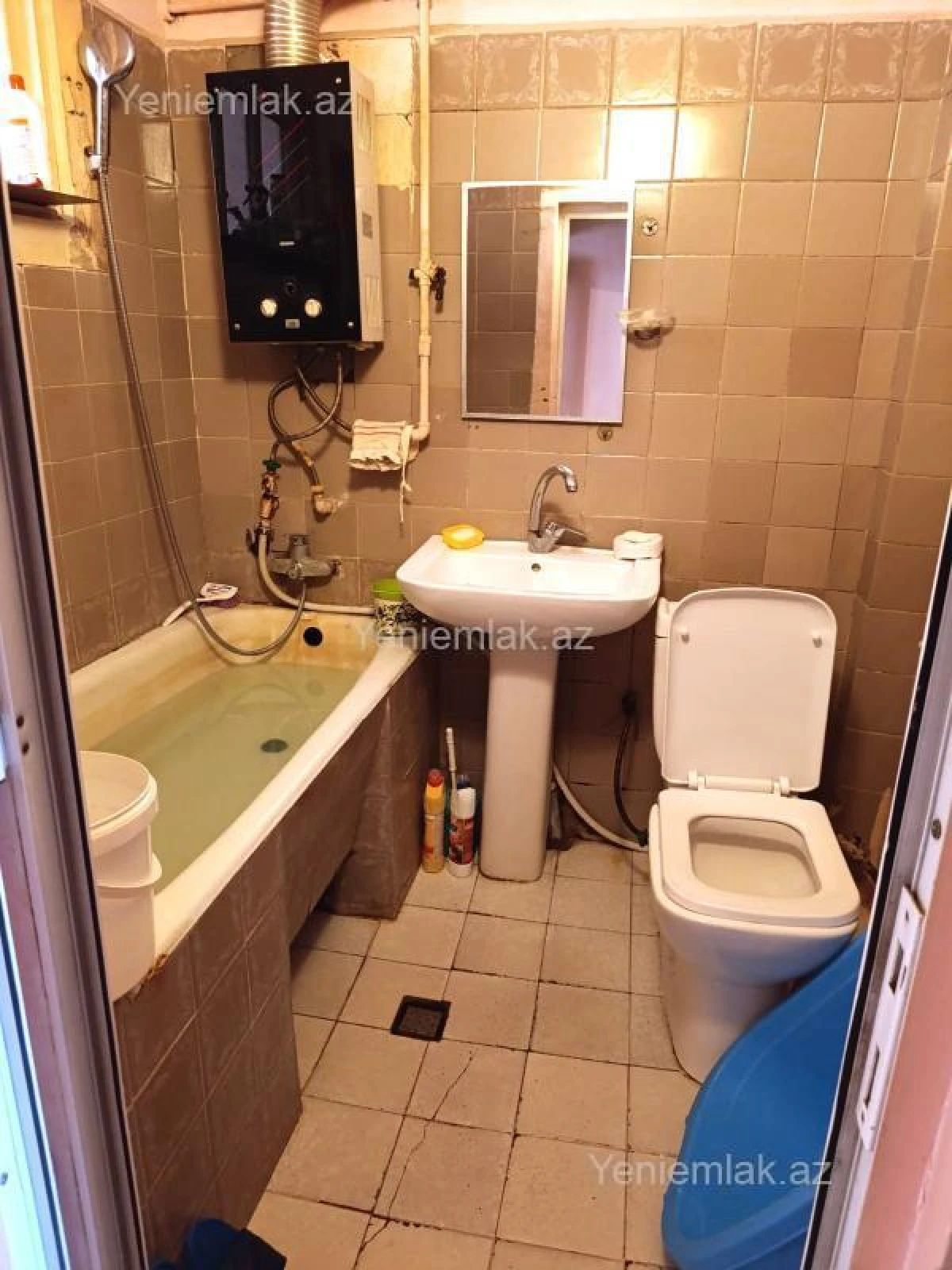 Satılır 3 otaqlı köhnə tikili 75 m²