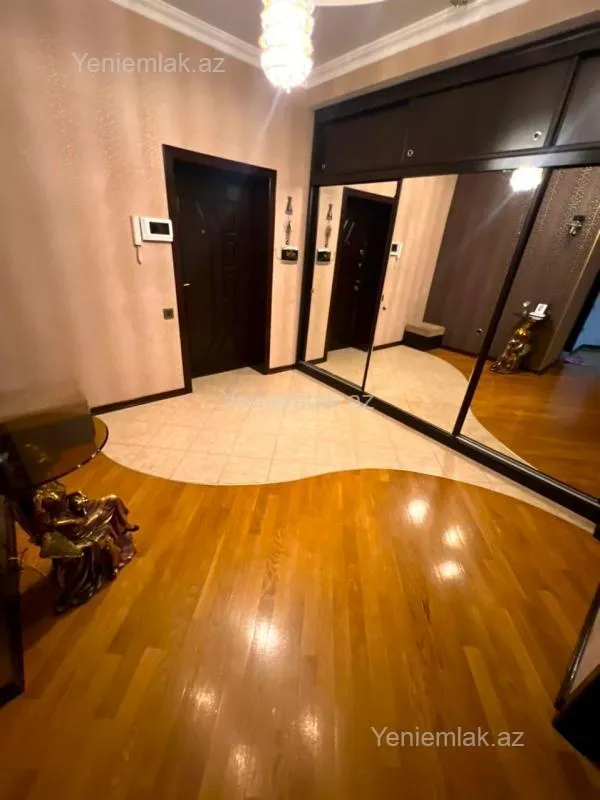 Satılır 3 otaqlı yeni tikili 125 m²