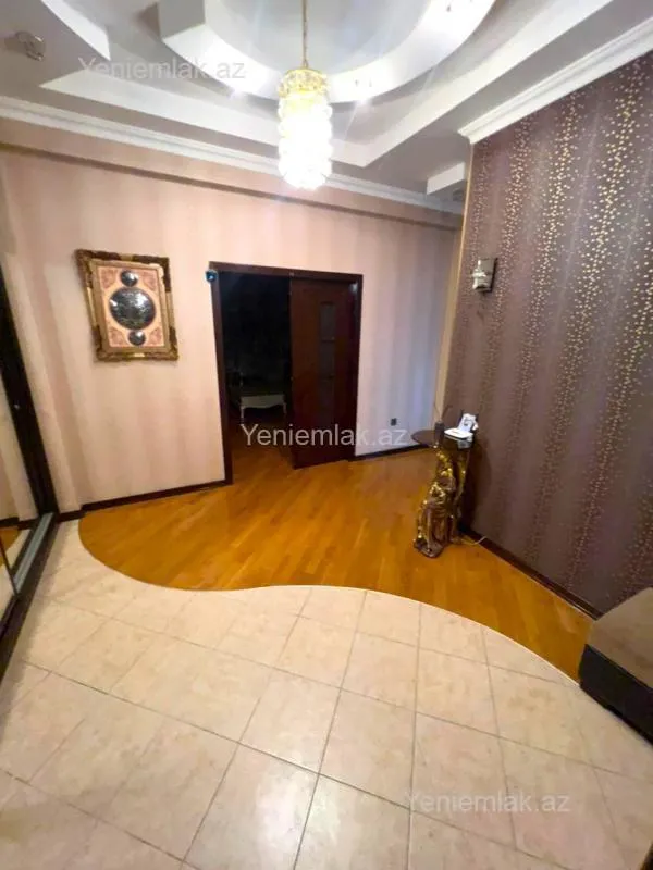 Satılır 3 otaqlı yeni tikili 125 m²