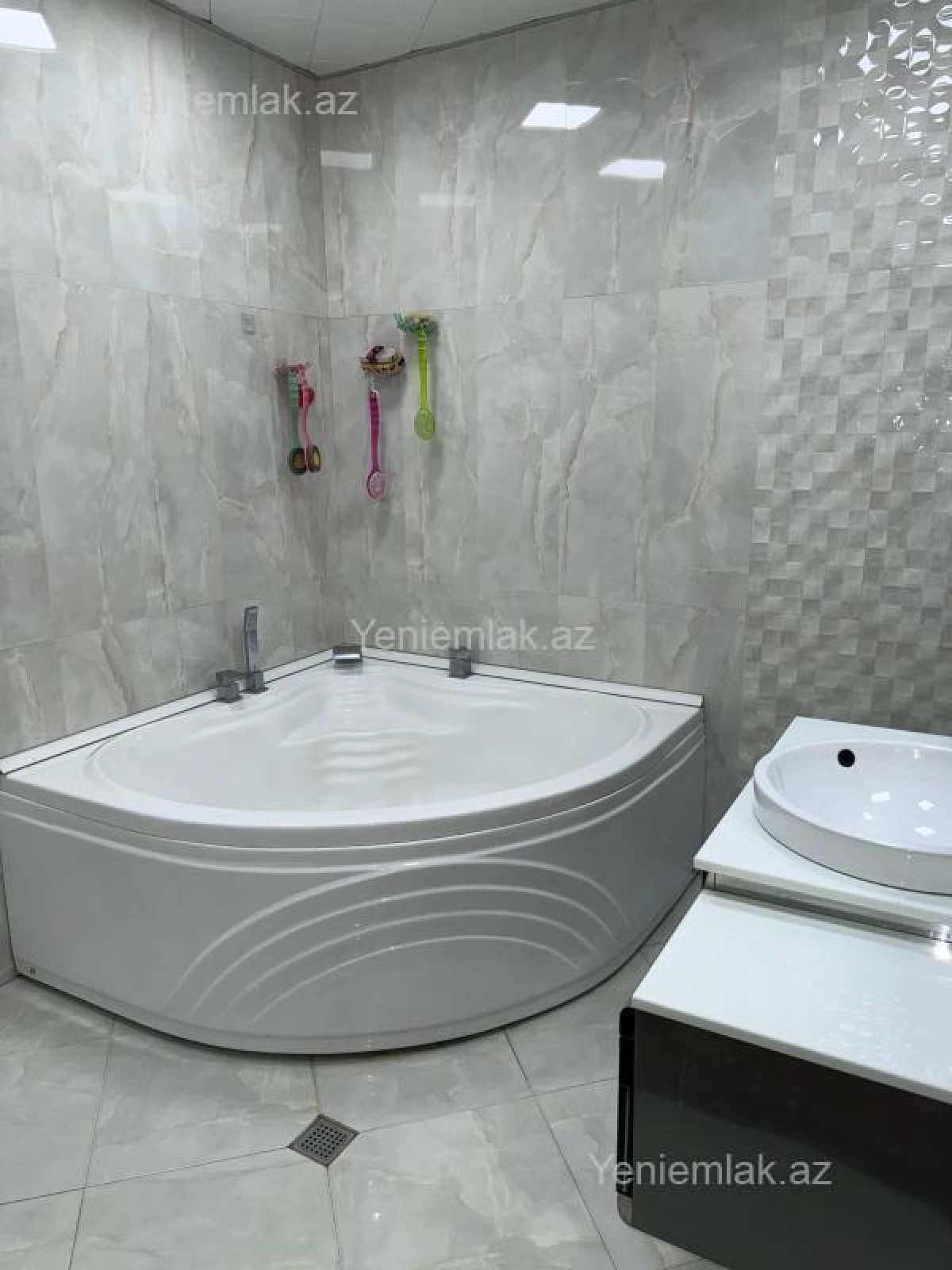 Satılır 4 otaqlı yeni tikili 135 m²