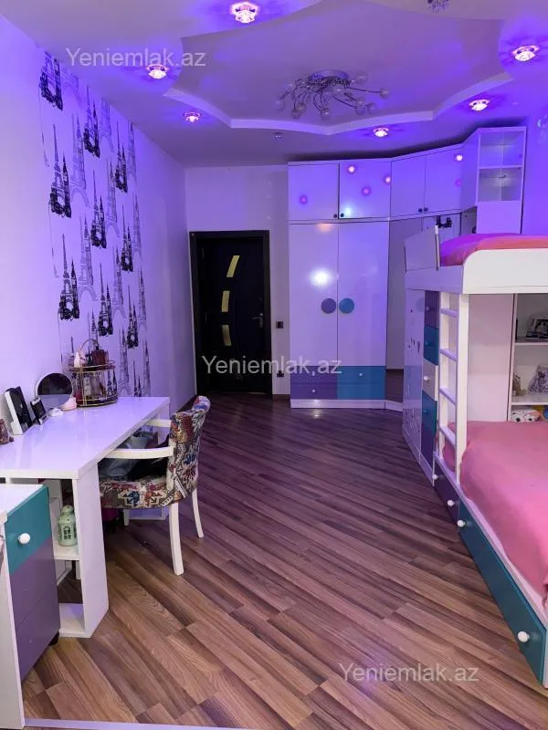 Satılır 4 otaqlı yeni tikili 135 m²