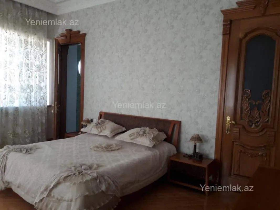 Satılır 7 otaqlı həyət evi 1000 m²