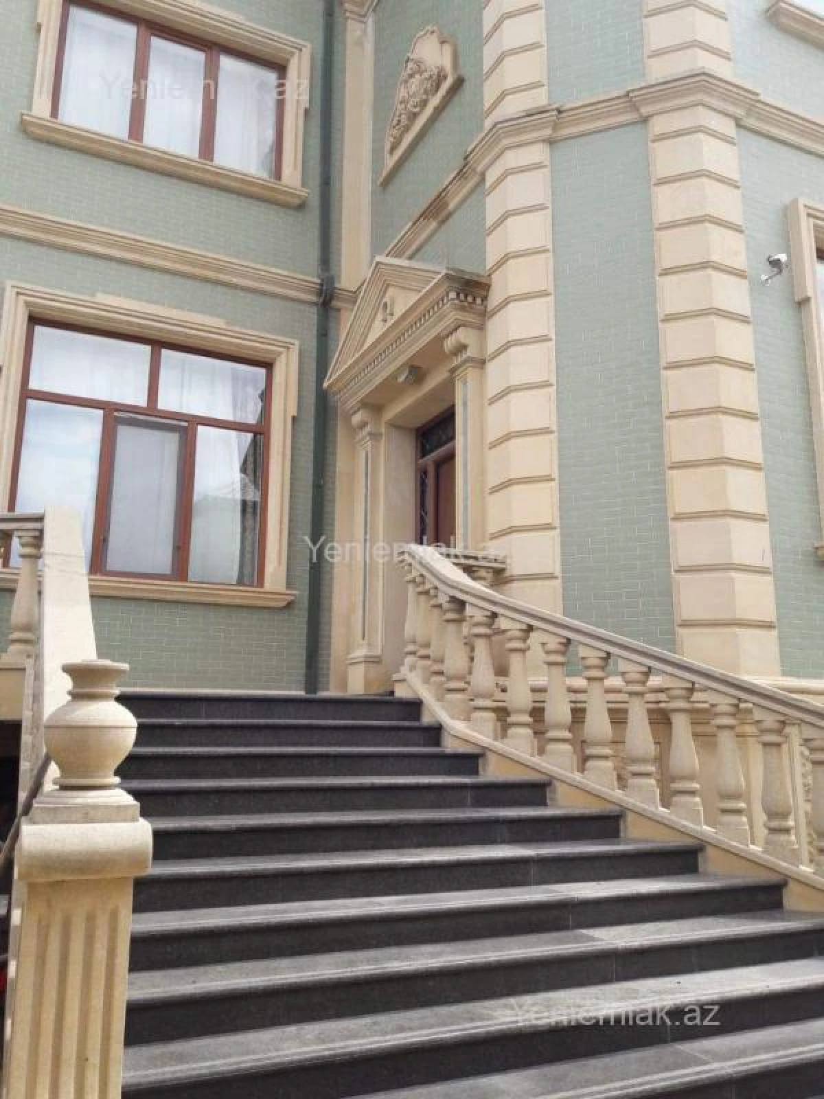 Satılır 7 otaqlı həyət evi 1000 m²