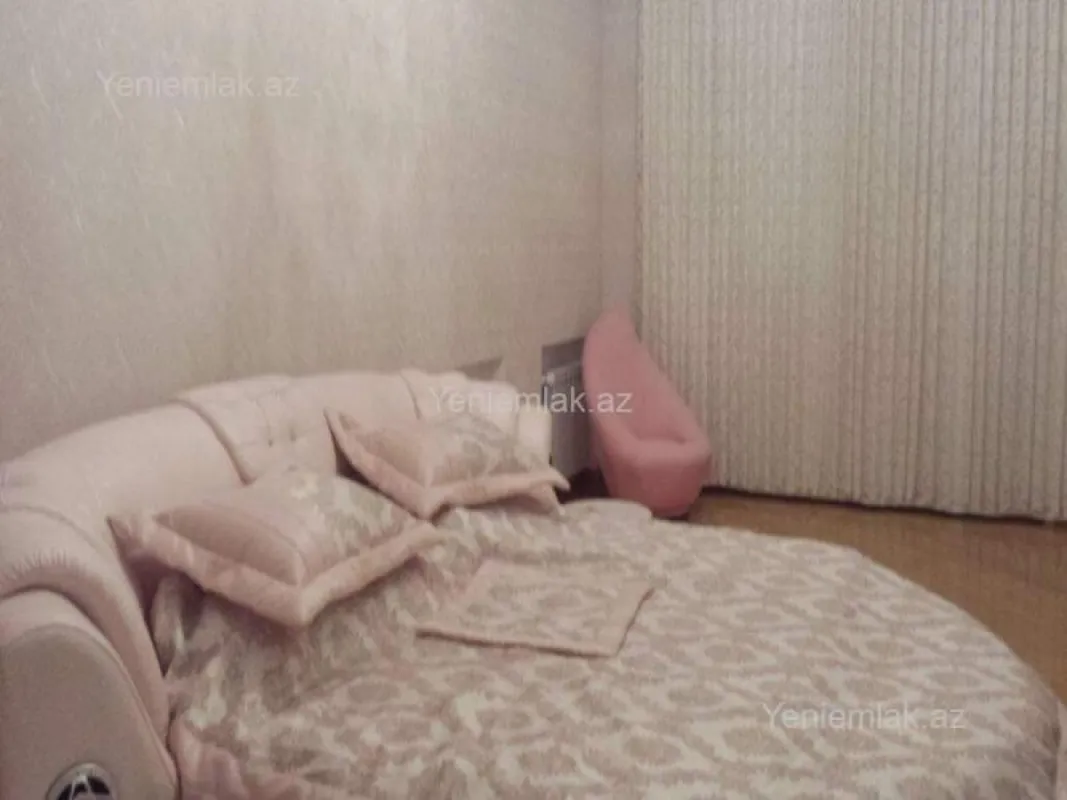 Satılır 7 otaqlı həyət evi 1000 m²