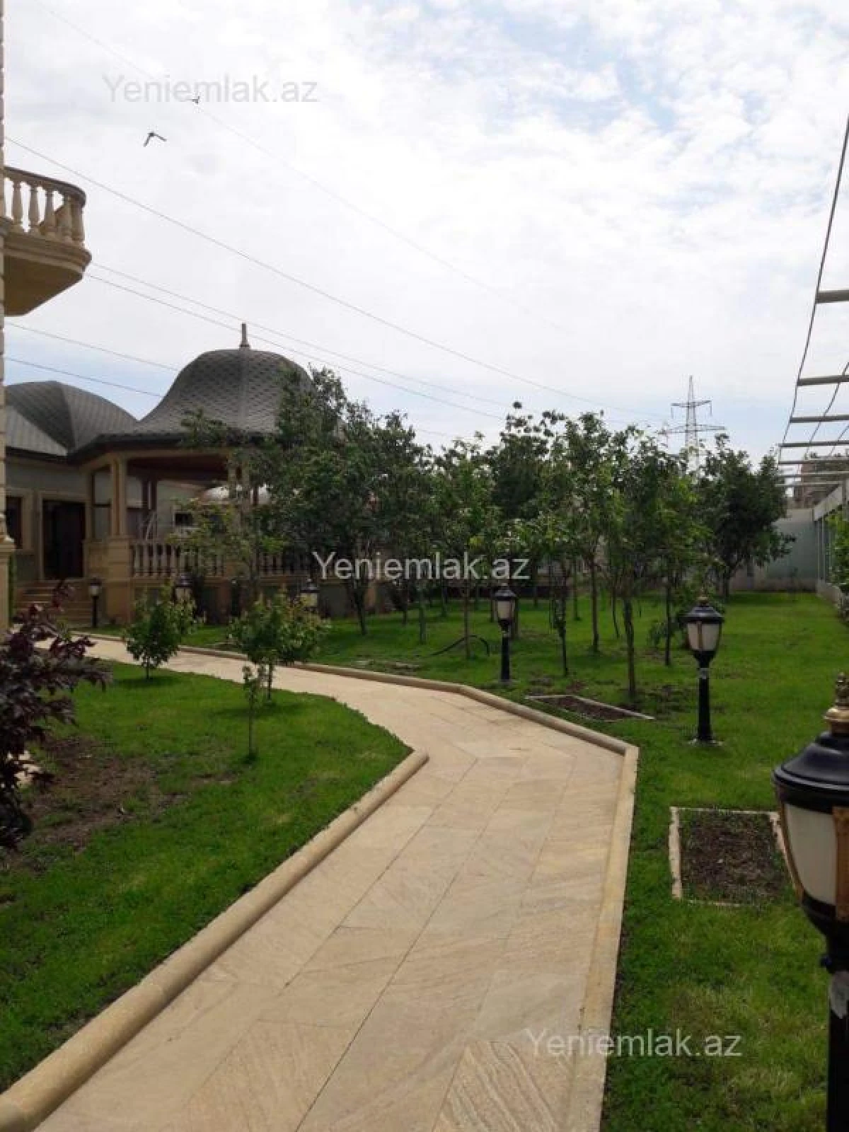 Satılır 7 otaqlı həyət evi 1000 m²