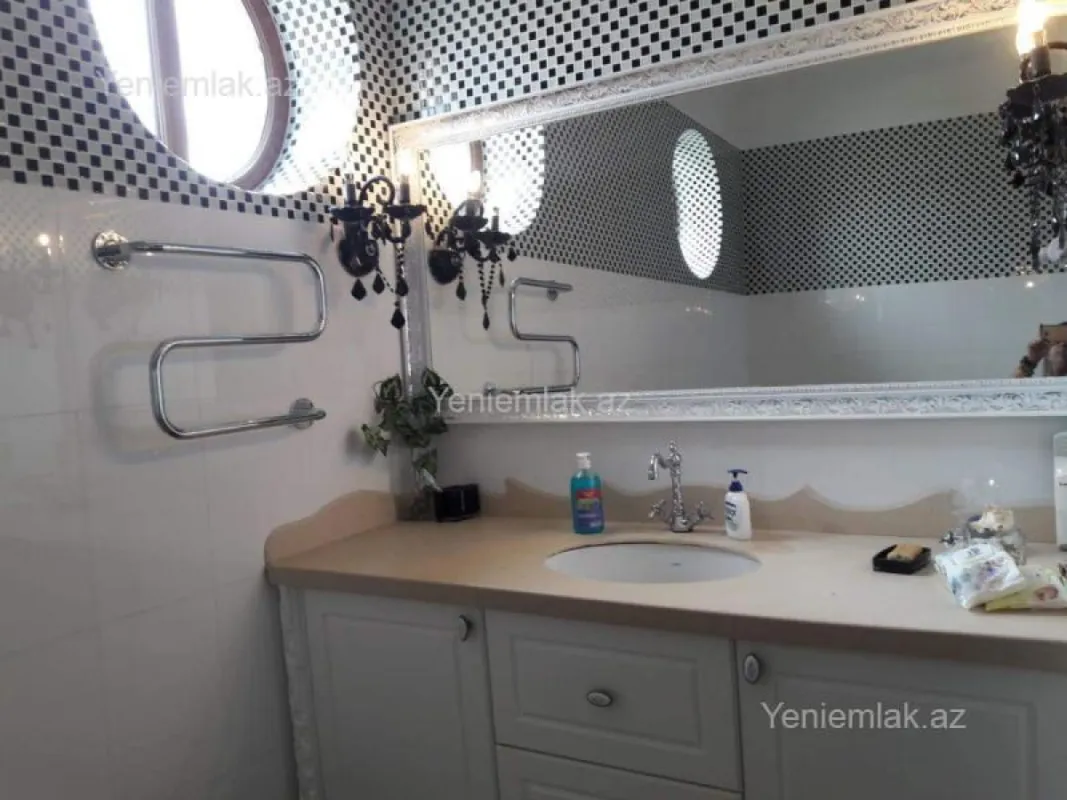 Satılır 7 otaqlı həyət evi 1000 m²