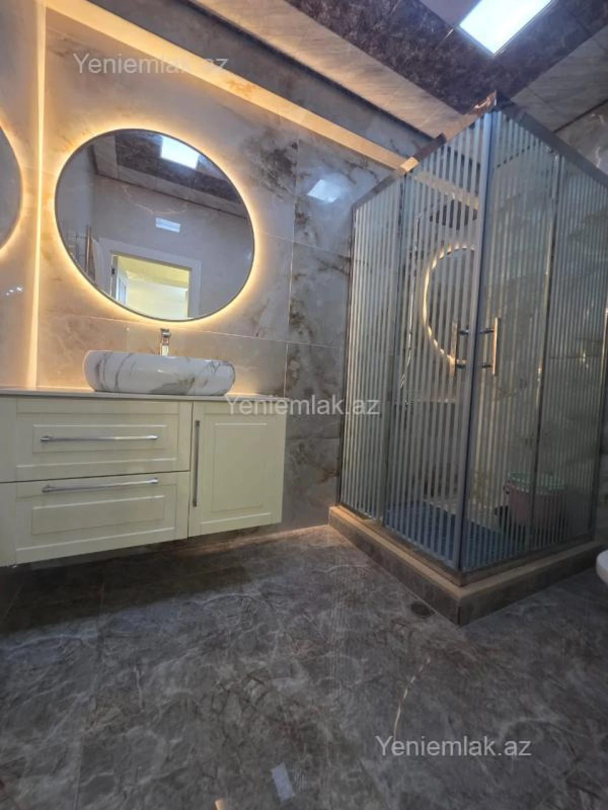 Satılır 3 otaqlı yeni tikili 125 m²