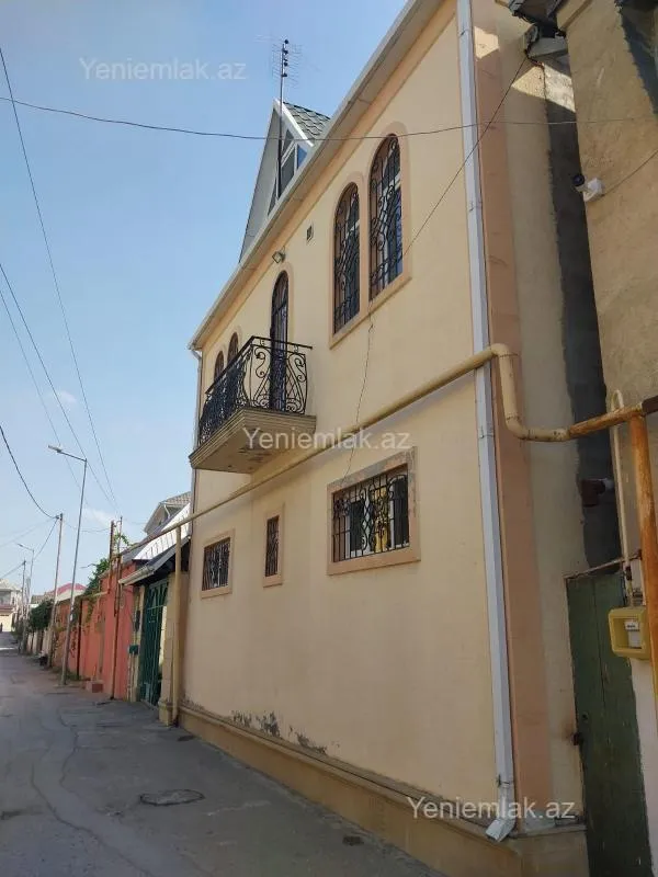 Satılır 5 otaqlı həyət evi 200 m²